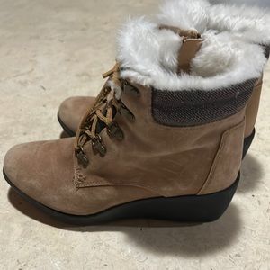 Sperry wedge heeled bootie. Faux fur lining. Size 7.5